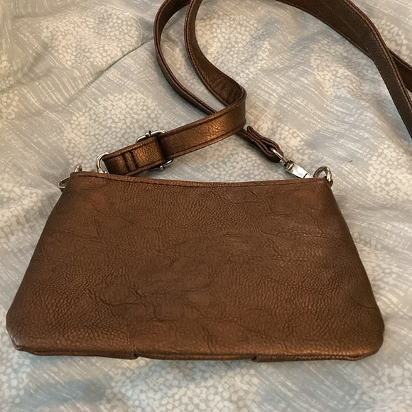 NWOT - Copper Coloured Crossbody Bag Adjustable Strap V Front Zippered Pocket - Picture 7 of 16